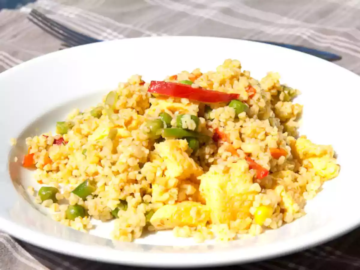 Gebratenes Curry Bulgur mit Gemüse