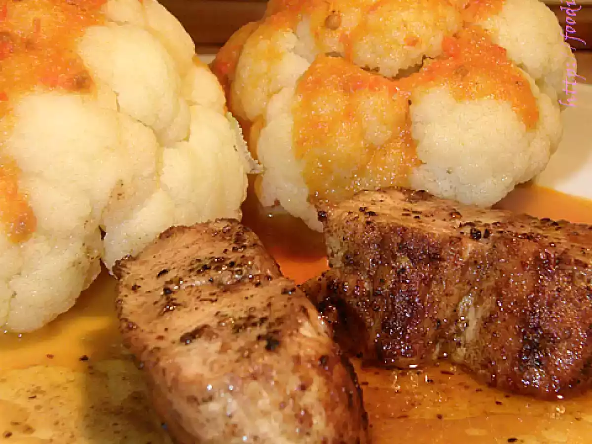 Gedämpfter Blumenkohl mit Paprikasauce