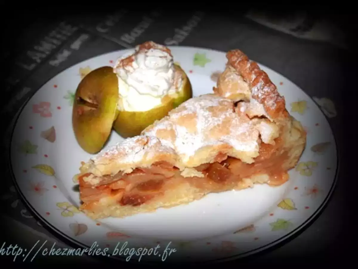 Gedeckter Apfelkuchen mit Schwips