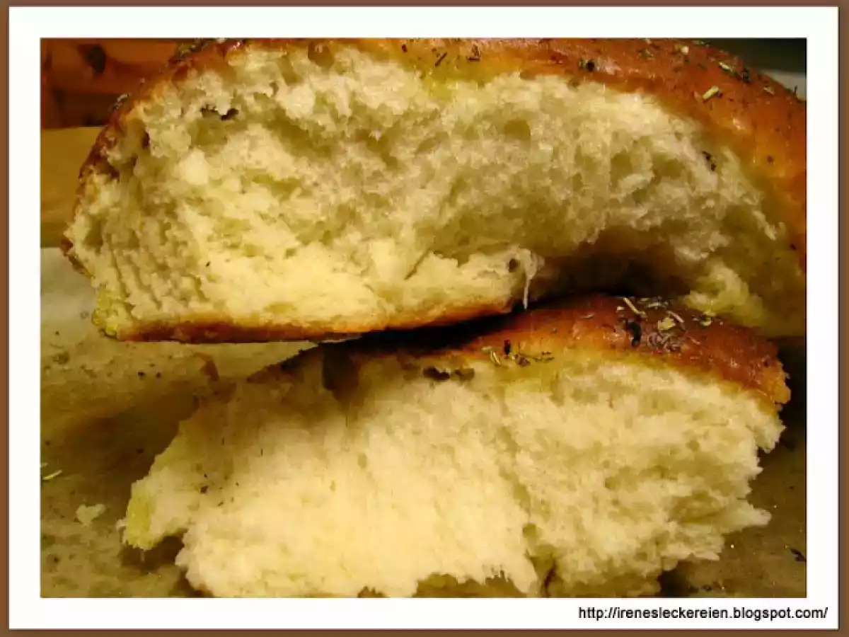 Gedrehtes Brot mit Kräutern