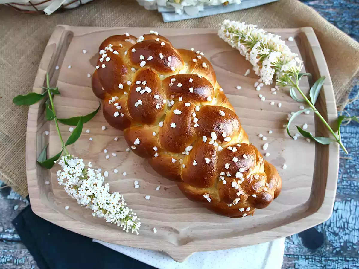 Geflochtene Brioches mit 8 Strängen