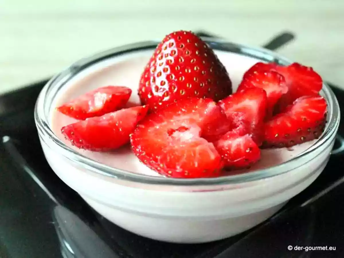 Gefrorenes Erdbeeren Mousse