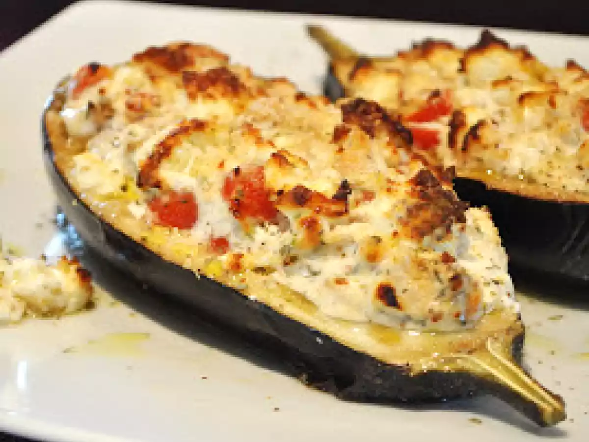 Gefüllte Aubergine mit Tomaten & Schafskäse