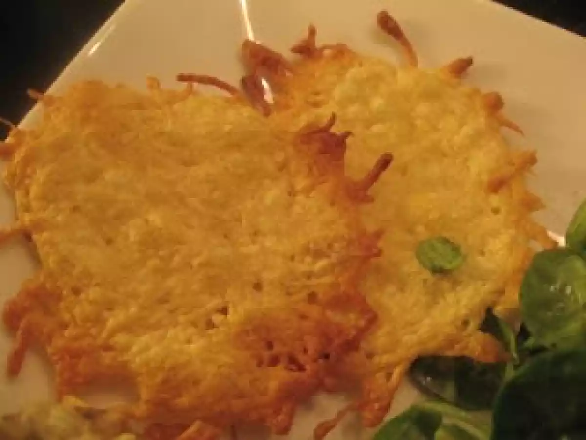 Gefüllte Champignons mit Feldsalat und Käsetalern