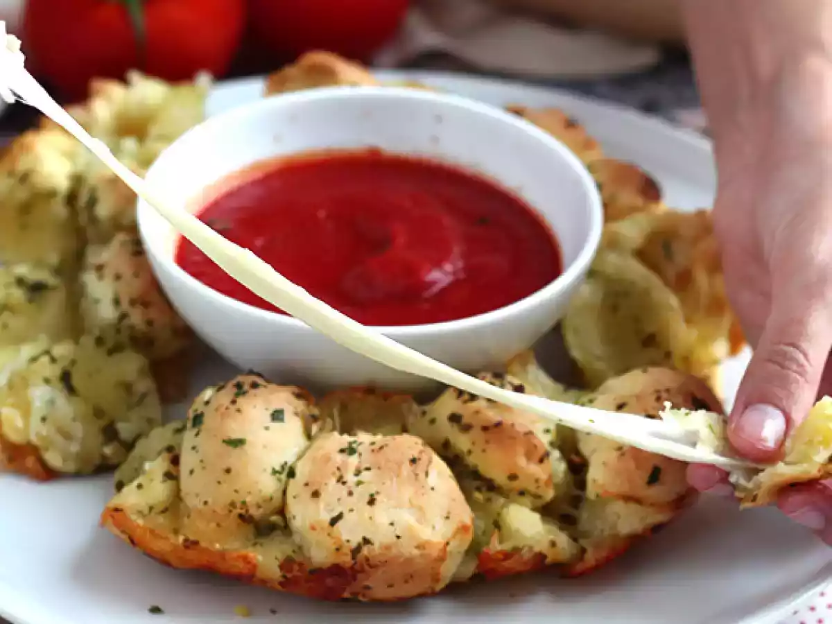 Gefüllte Mozzarella-Pizza-Krone