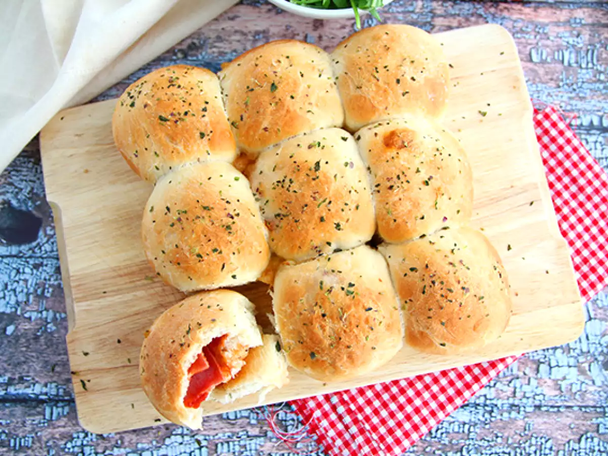 Gefüllte Pizzabrötchen mit Schinken und Käse : einfaches Rezept - foto 2