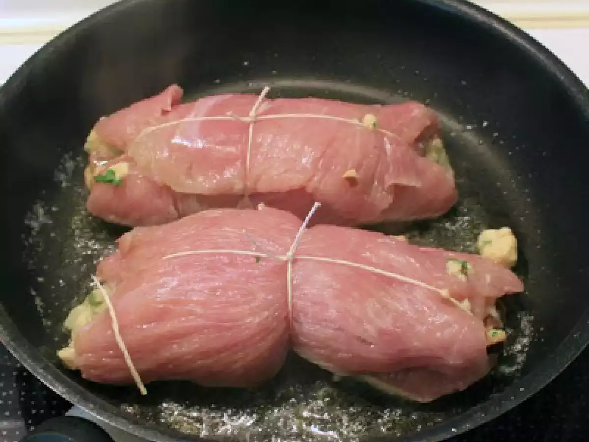 Gefüllte Putenröllchen mit weißer Pfefferrahmsauce - foto 2