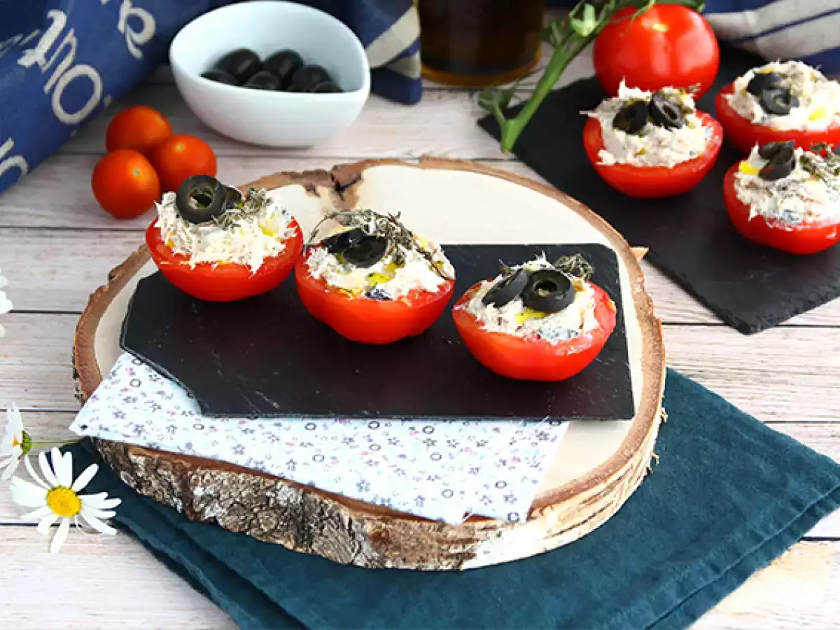 Gefüllte Tomaten mit Thunfisch, Frischkäse und Oliven