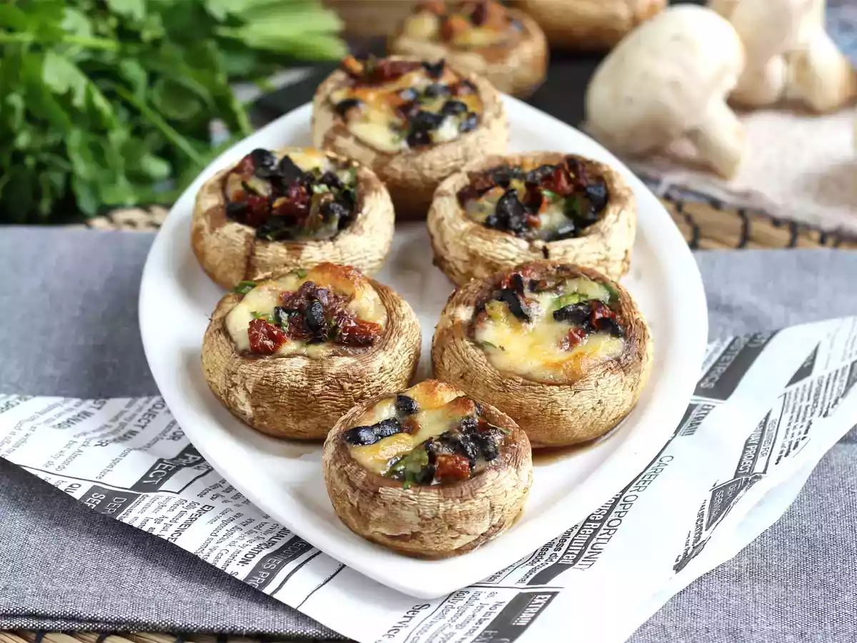 Gefüllte und im Ofen gebackene Pilze (eine gute Idee für einen Aperitif) - foto 2