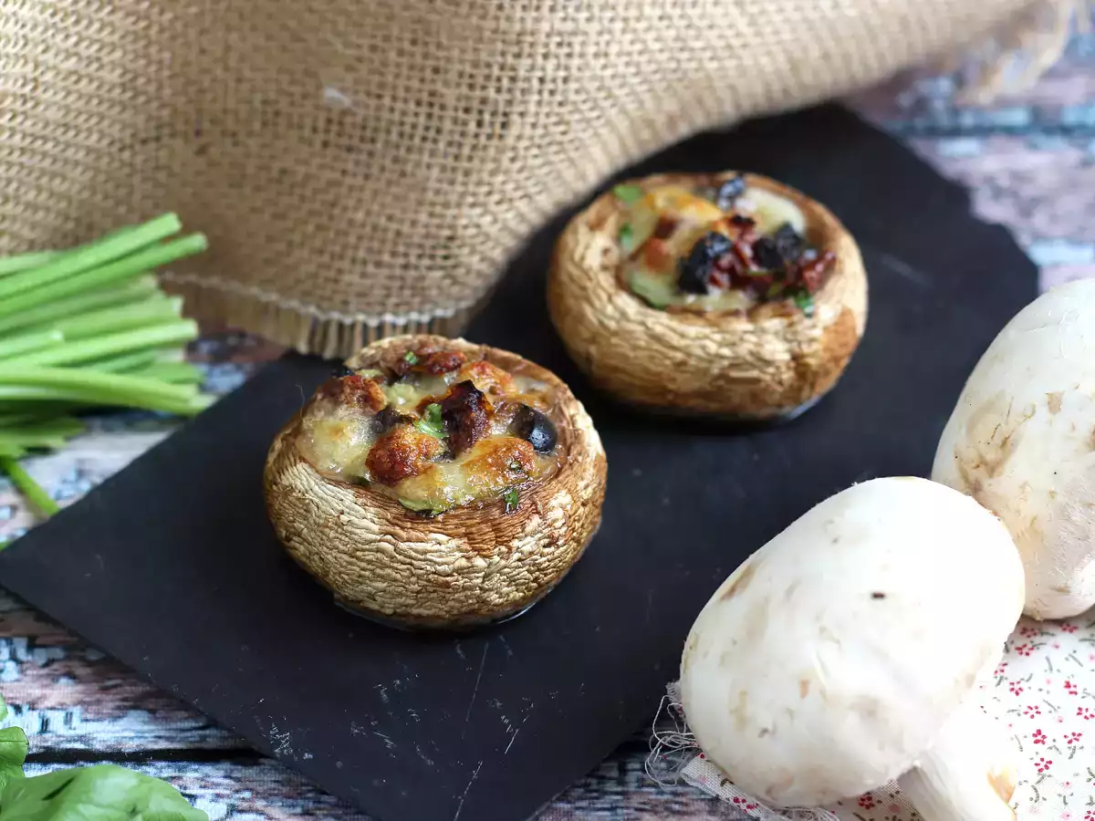 Gefüllte und im Ofen gebackene Pilze (eine gute Idee für einen Aperitif) - foto 4