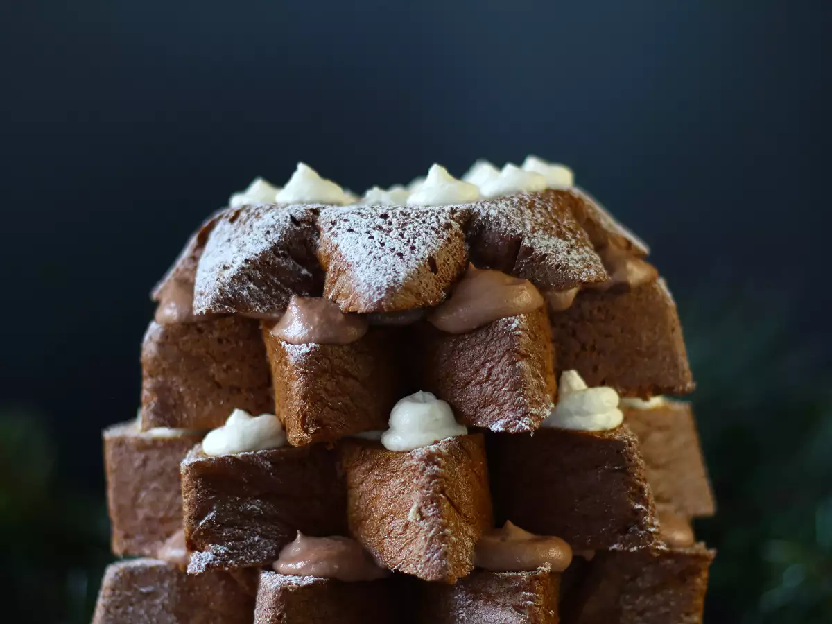 Gefüllter Pandoro in Weihnachtsbaumform mit Nutella- und Vanillecreme - foto 7