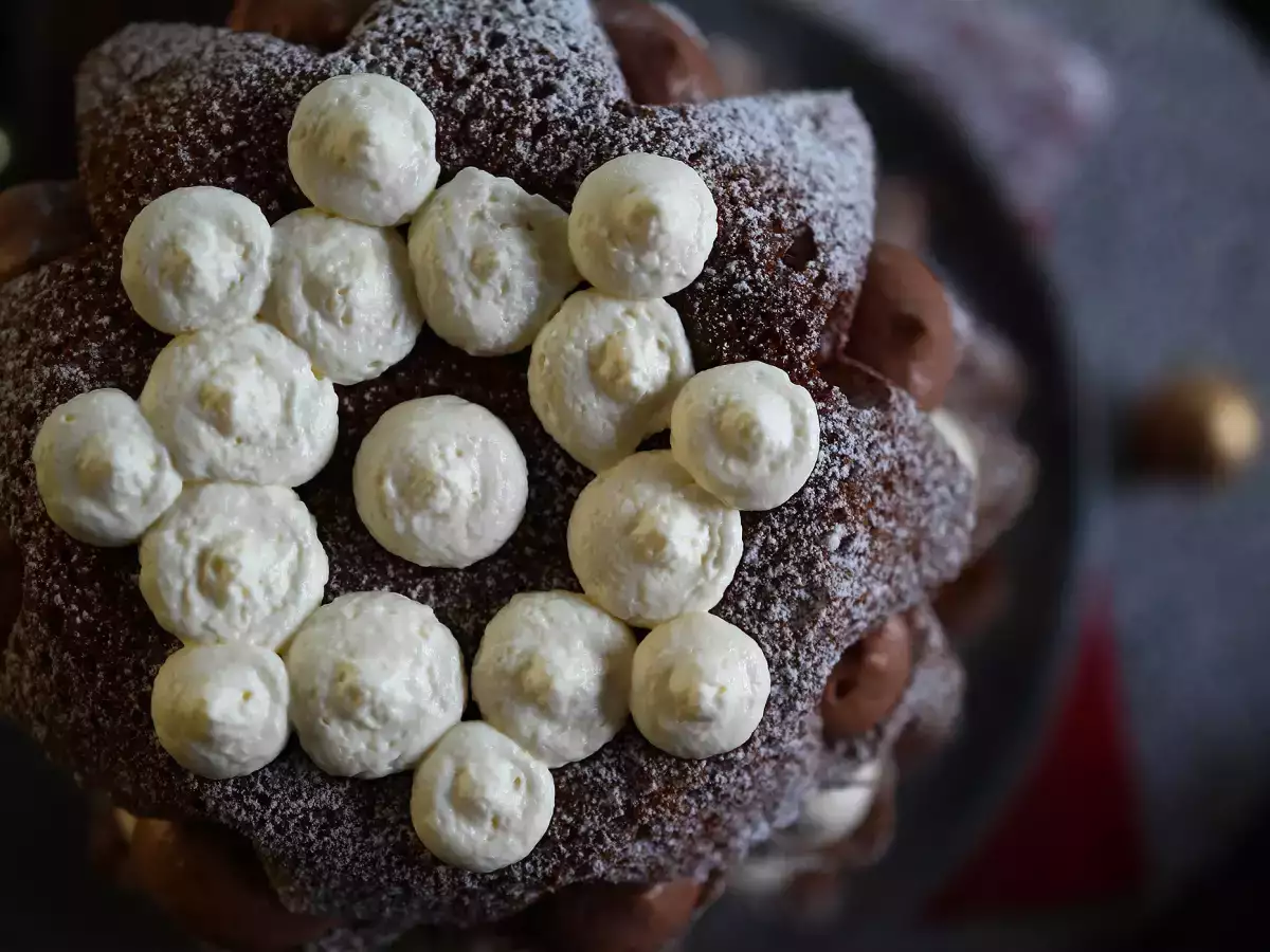 Gefüllter Pandoro in Weihnachtsbaumform mit Nutella- und Vanillecreme - foto 8