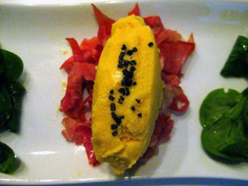 Gelbe Beete Sorbet auf geröstetem Wildschweinschinken mit Feldsalat - foto 2
