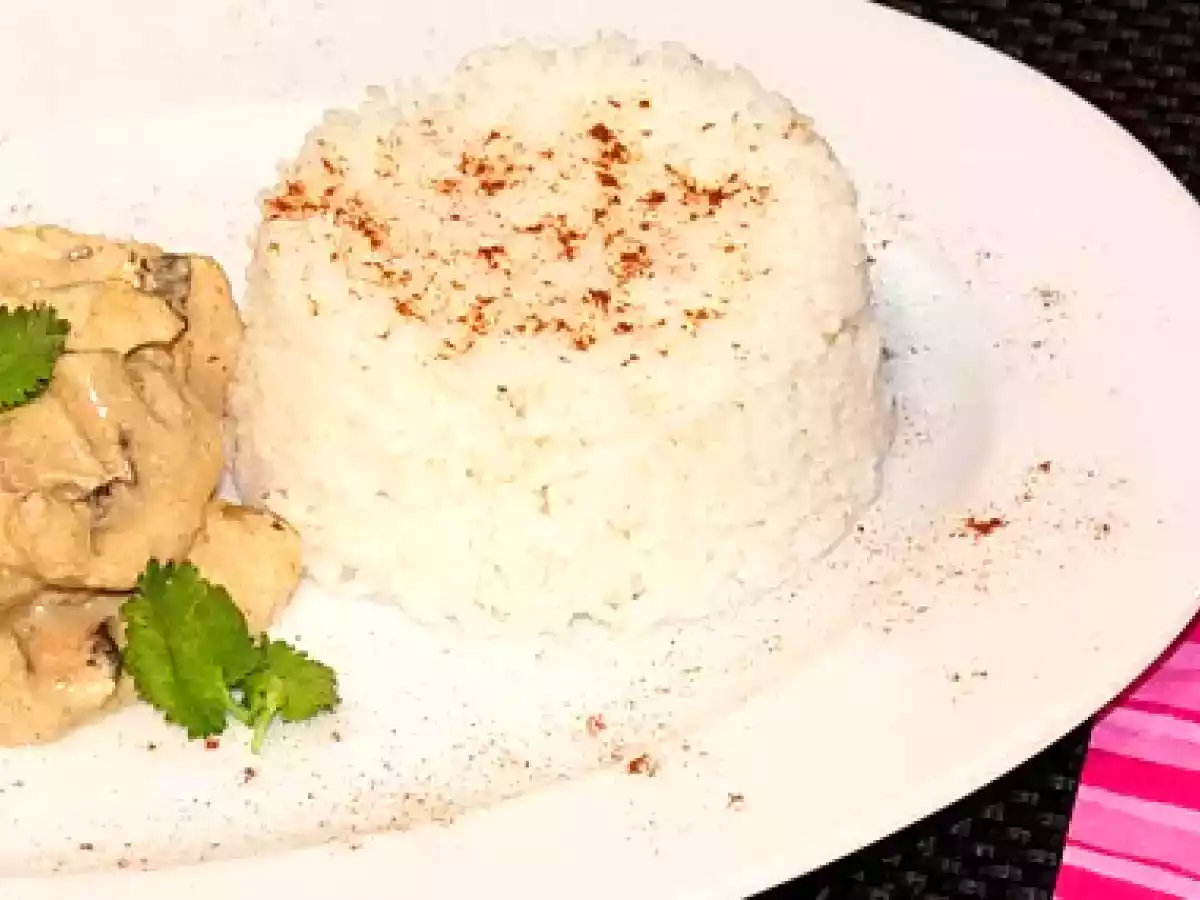 Gelbes Erdnuss-Curry mit Kartoffeln