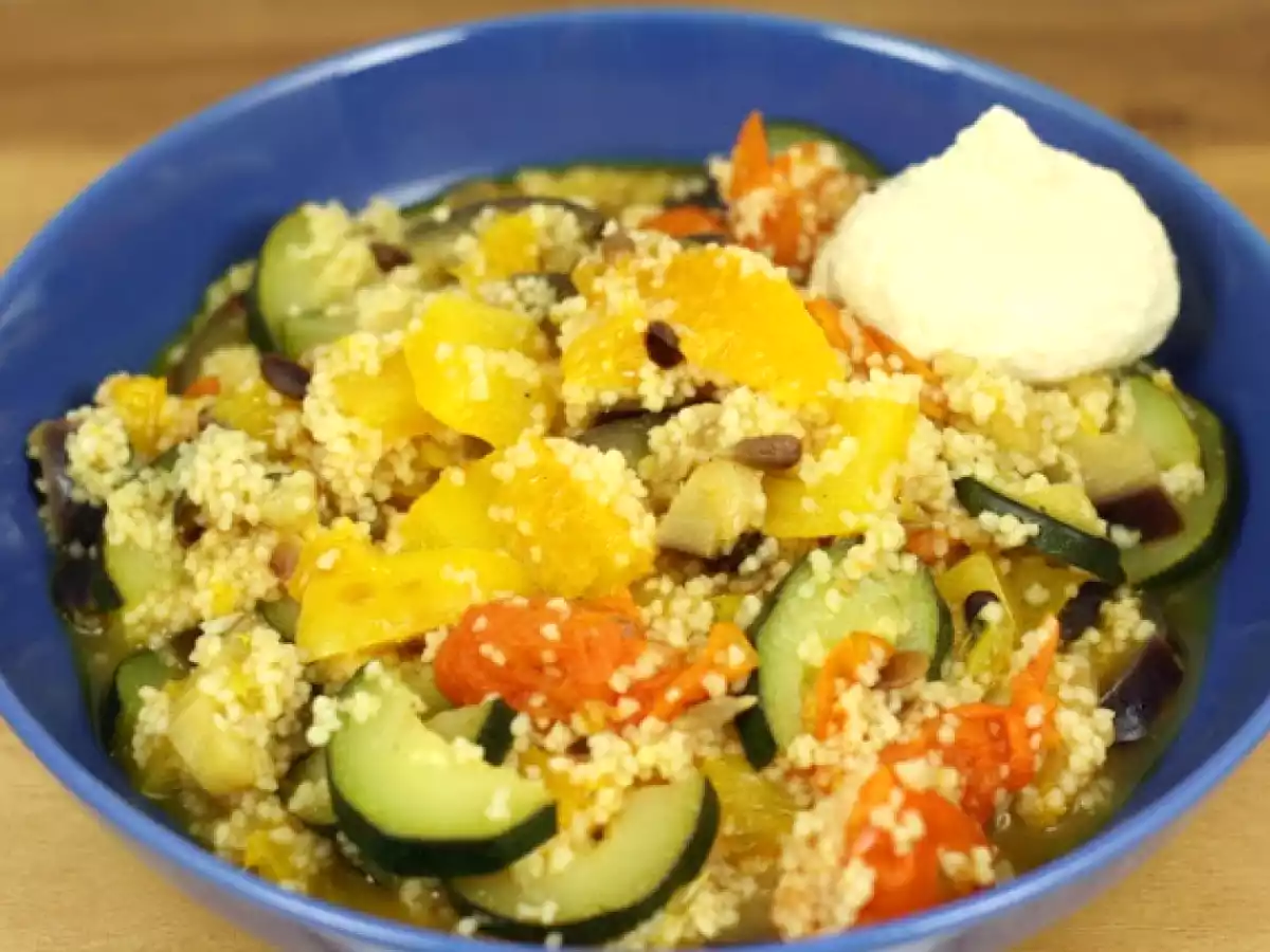 Gemüse mit Couscous in Orangensoße