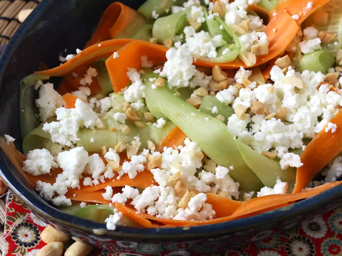 Gemüse-Tagliatelle-Salat mit Erdnussdressing - foto 4