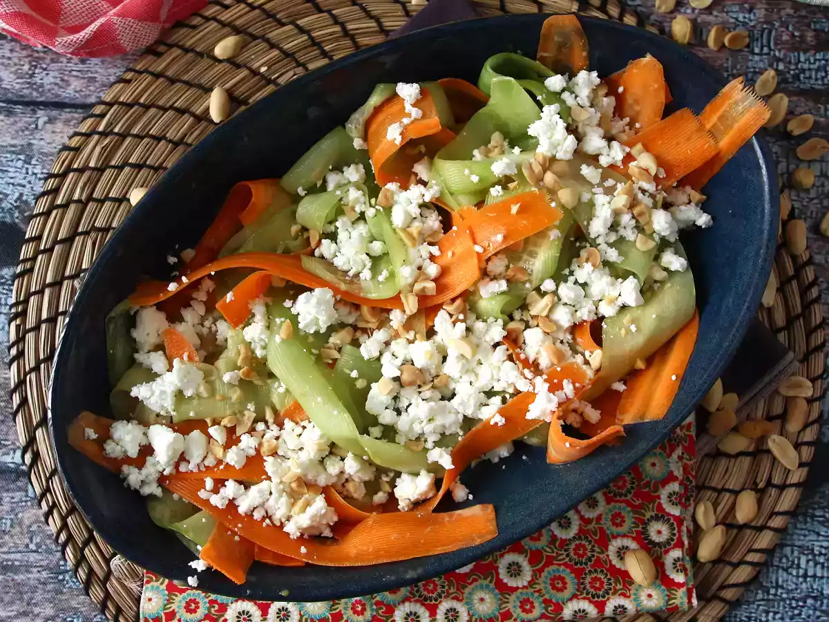 Gemüse-Tagliatelle-Salat mit Erdnussdressing - foto 5