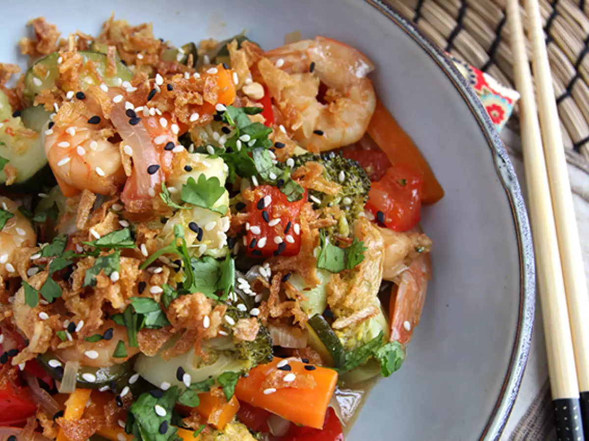 Gemüse-Wok mit Garnelen