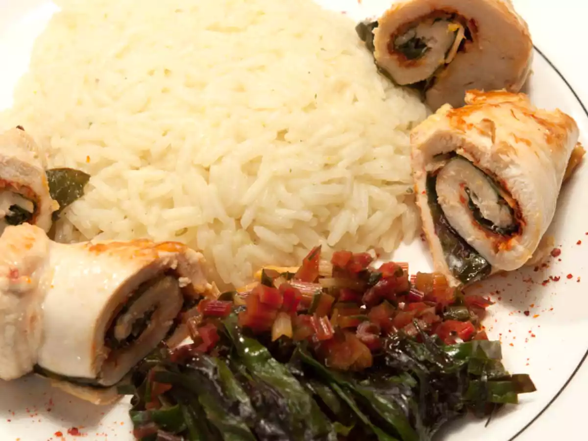 Gerollte Hähnchenbrust mit Mangold und Limettenreis