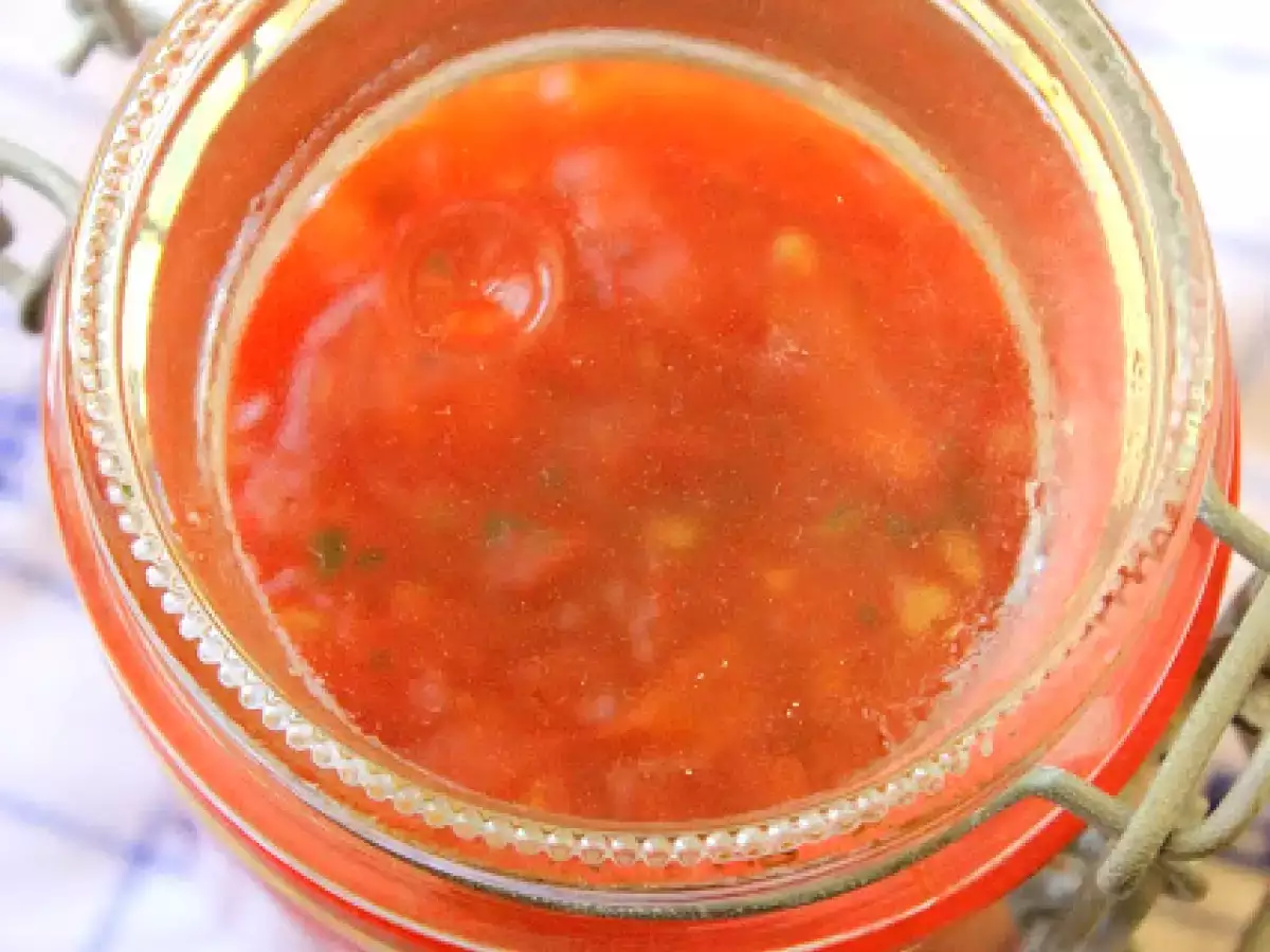 Geschälte Tomaten zum Wintervorrat