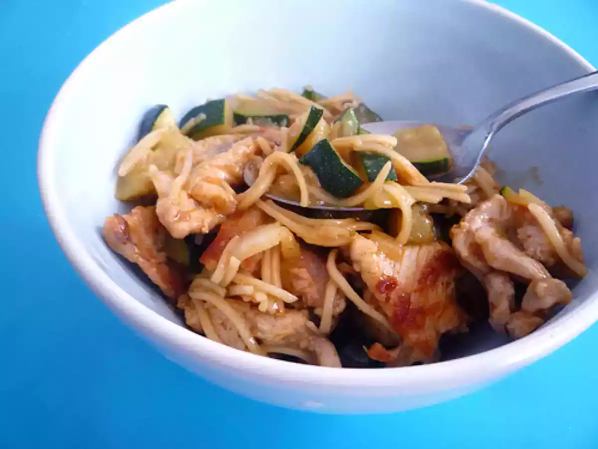 Geschnetzeltes mit mie-nudeln