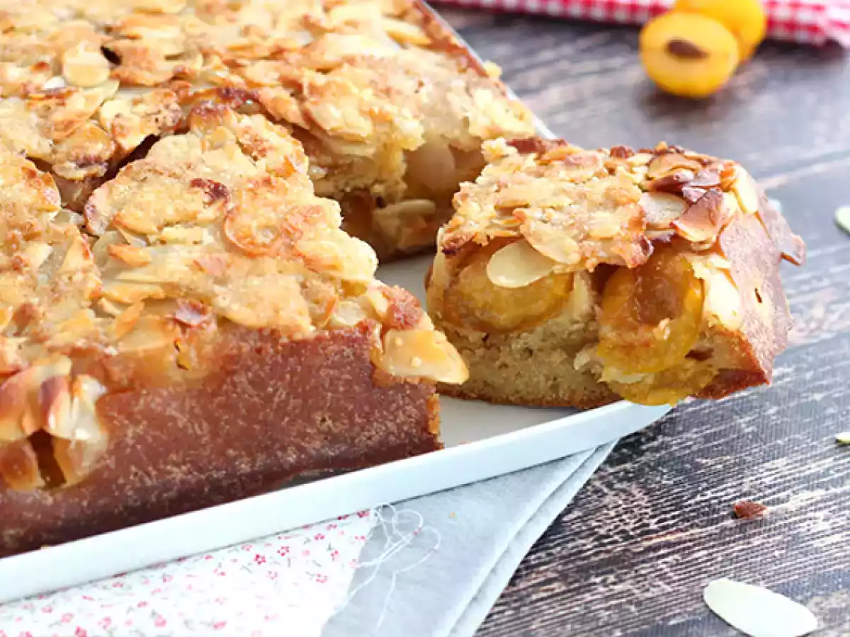 Gestürzter Kuchen mit Mirabellen und Mandeln - foto 2