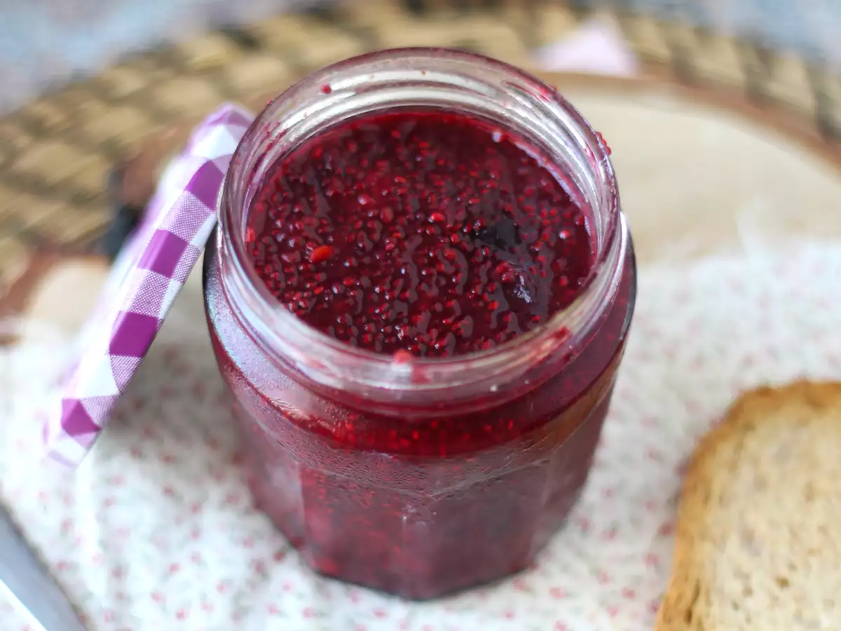 Gesunde Marmelade aus roten Beeren mit Chiasamen - foto 3