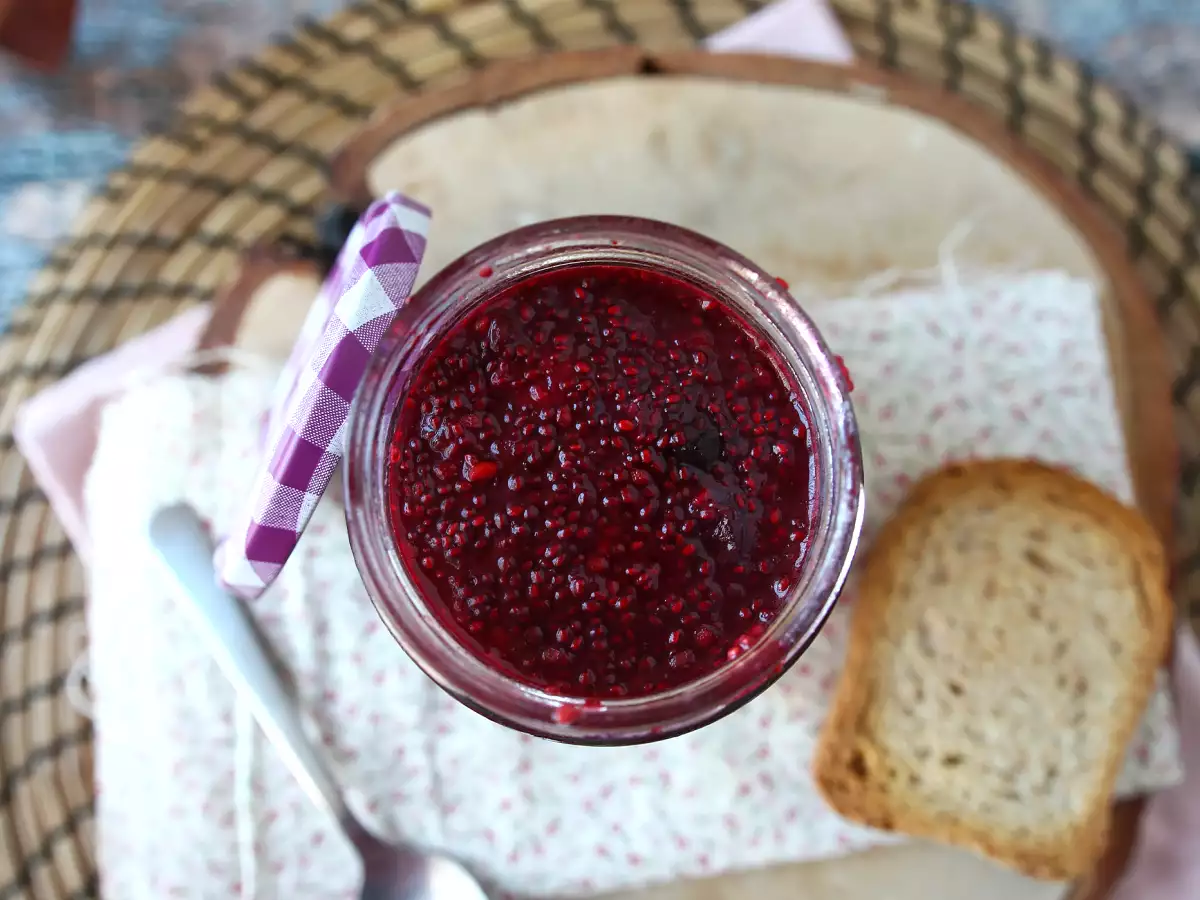 Gesunde Marmelade aus roten Beeren mit Chiasamen - foto 4