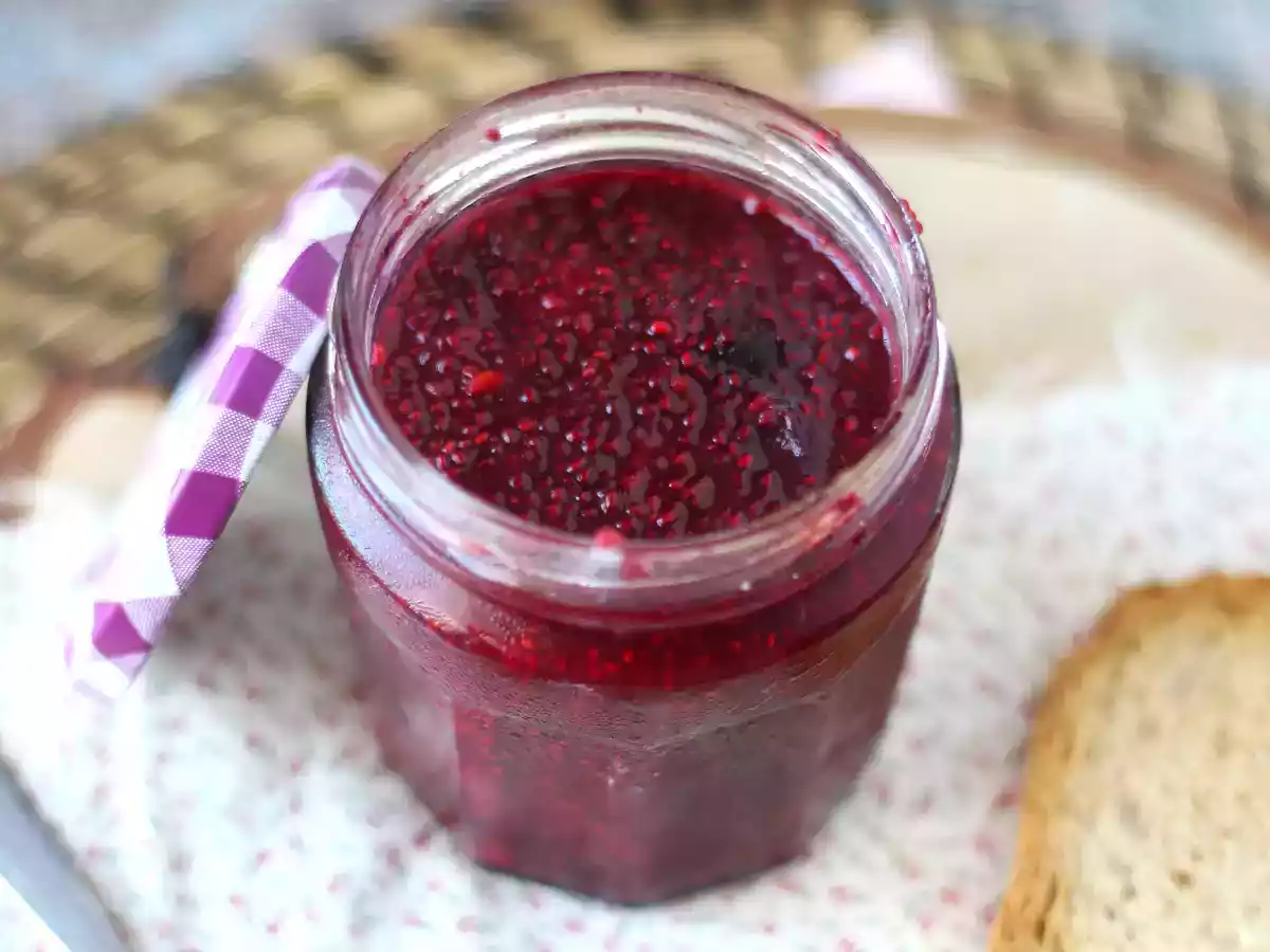 Gesunde Marmelade mit Beeren und Chiasamen - foto 3