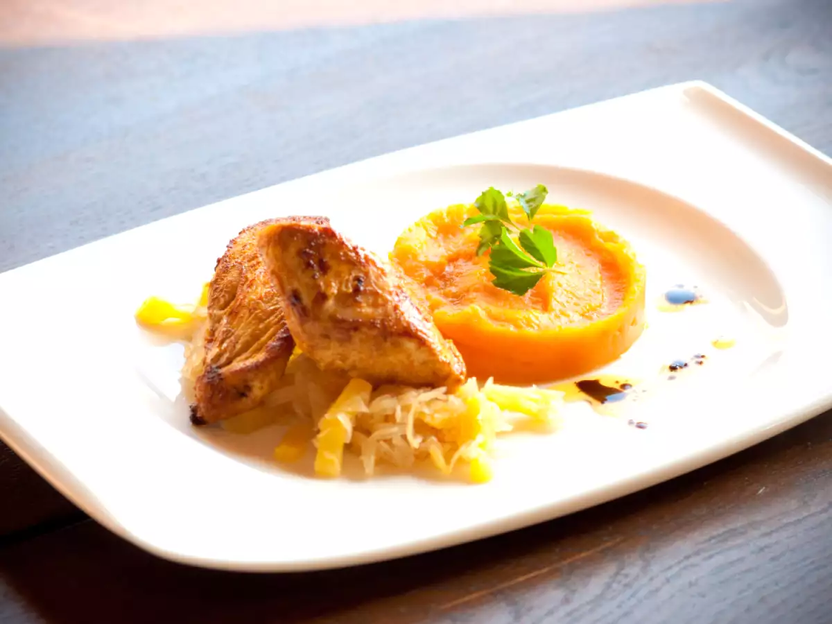 Gewürzhähnchen ¬ Ananaskraut ¬ Kartoffel-Karottenpüree