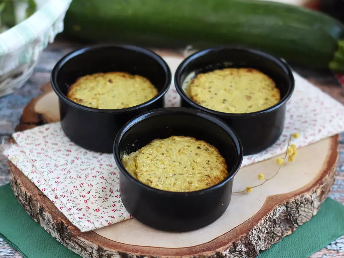 Glutenfreie Zucchini-Flans mit Pesto