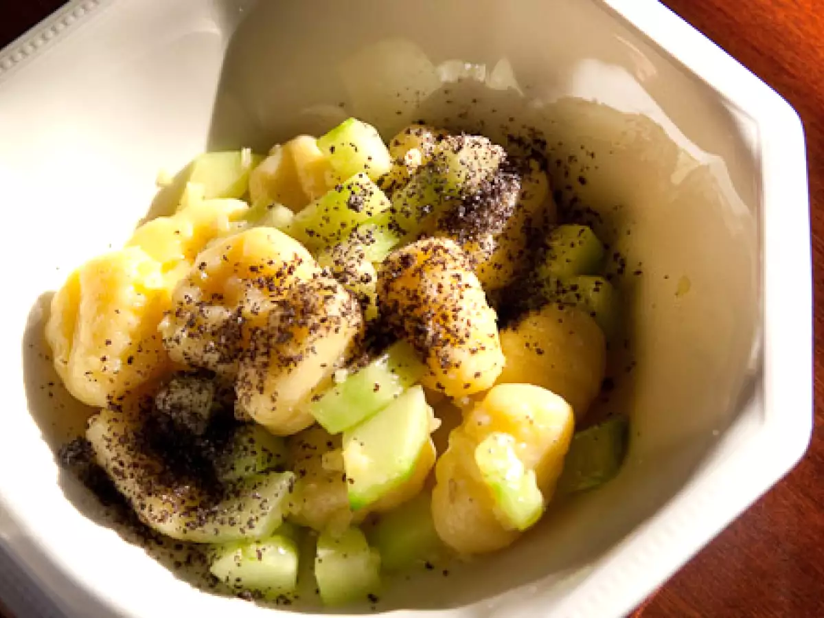 Gnocchi mit Ingwer, Gurke und Mohn