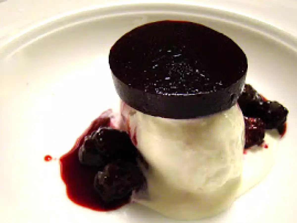 Gorgonzolaeis, warmes Brombeergelee