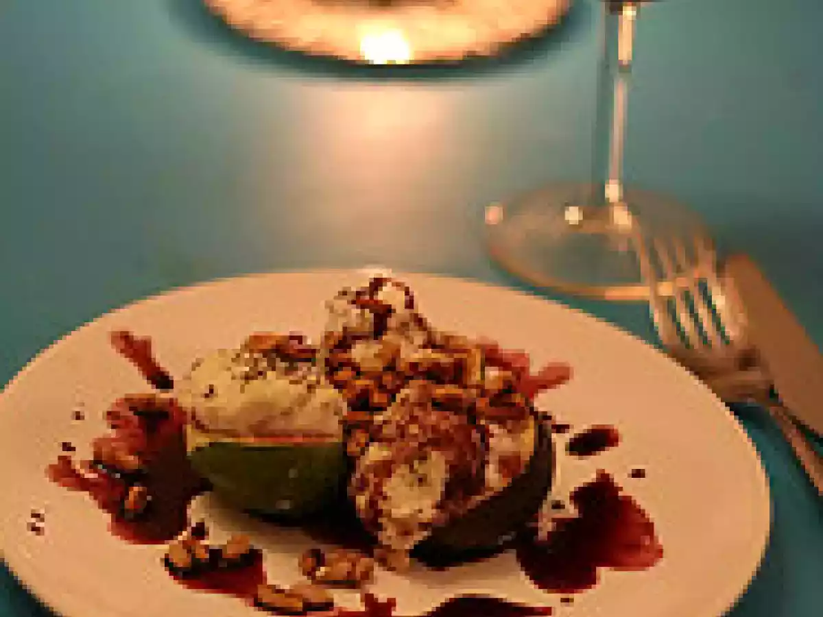 Gratinierte ricotta-feigen mit rotwein-honig-sauce & gerösteten pinienkernen