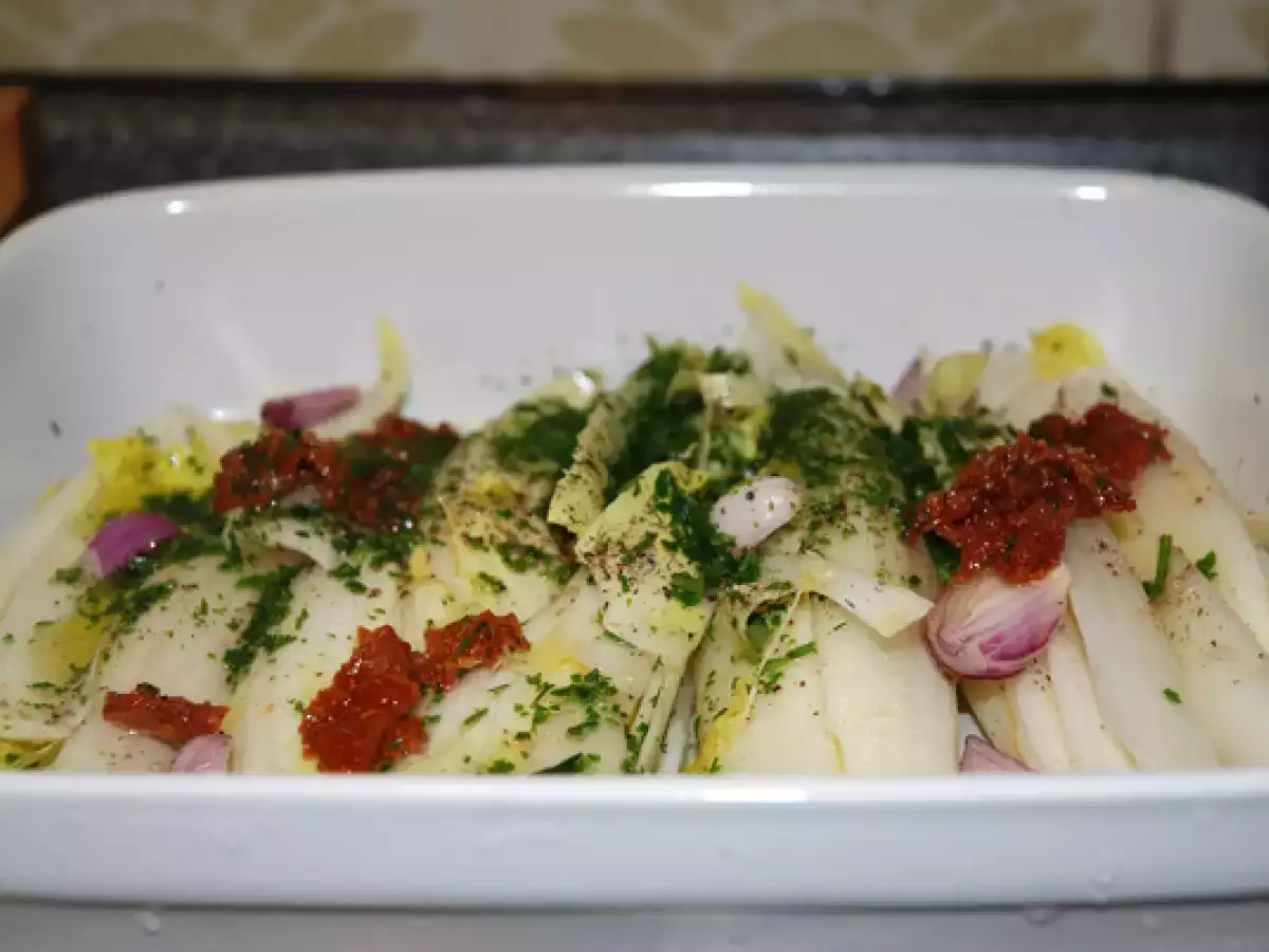 Gratinierter Wildlachs auf einem Chiccoree - Orangen - Bett - foto 2