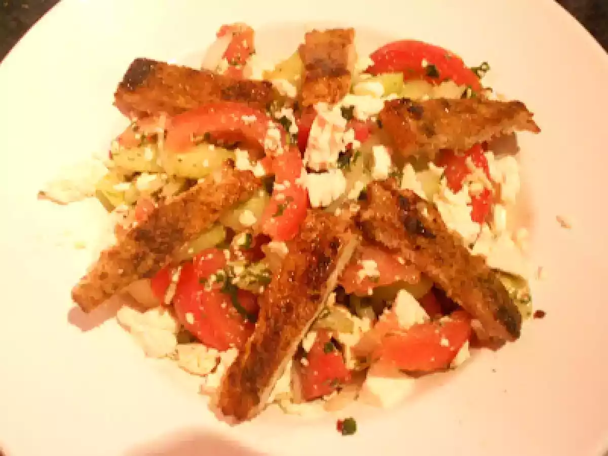 Griechischer Salat mit Gyrosstreifen