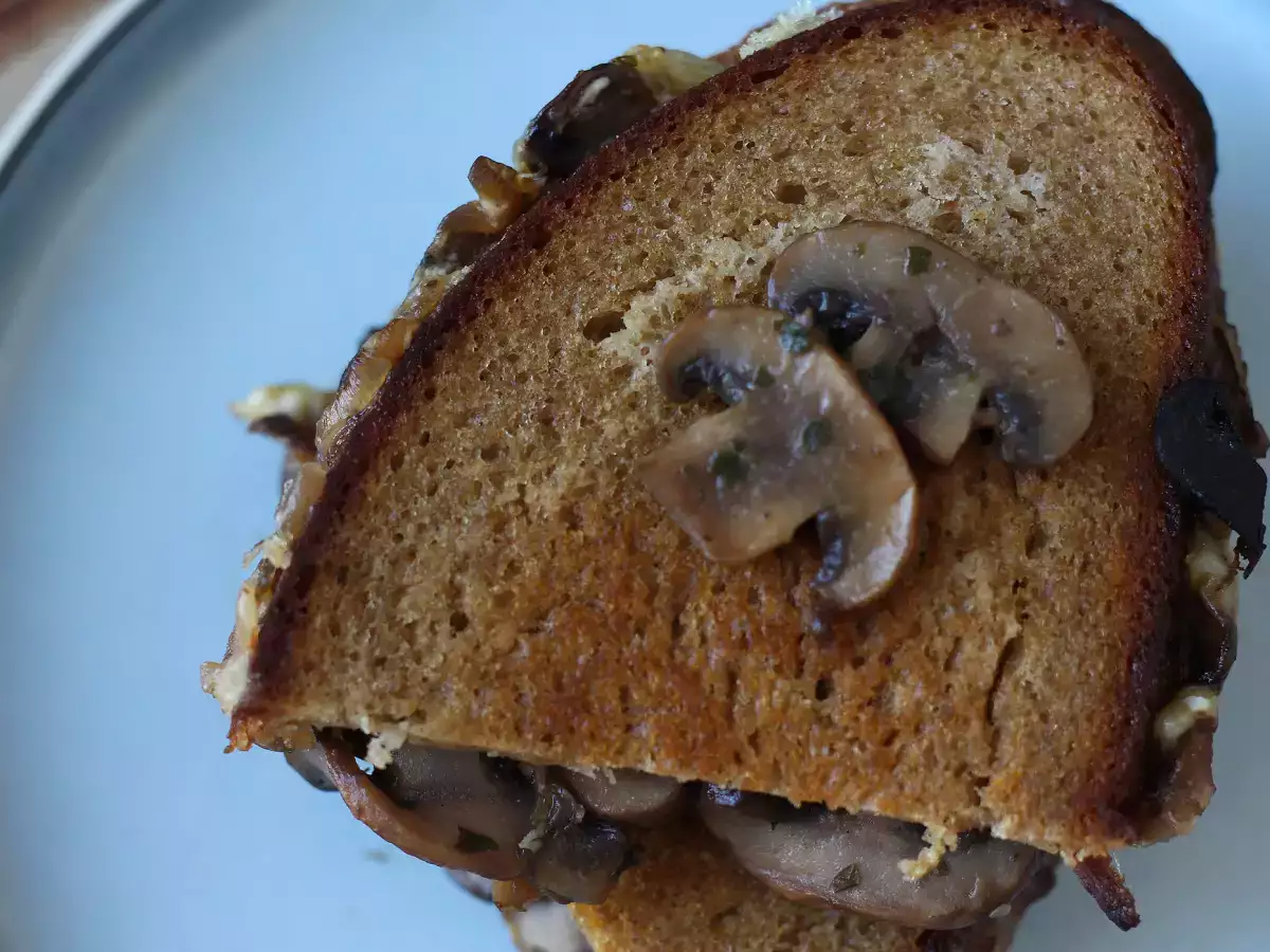 Grilled Cheese Sandwich mit Champignons : knusprig und käsig - foto 2