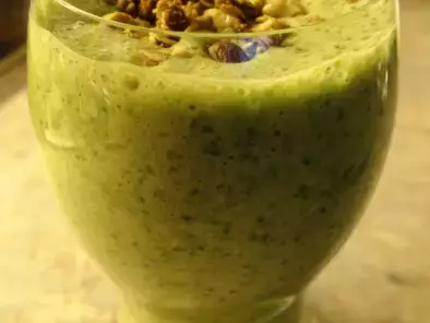 Grünes Monster: Sättigender Frühstücks-Drink mit Zimt und Honig