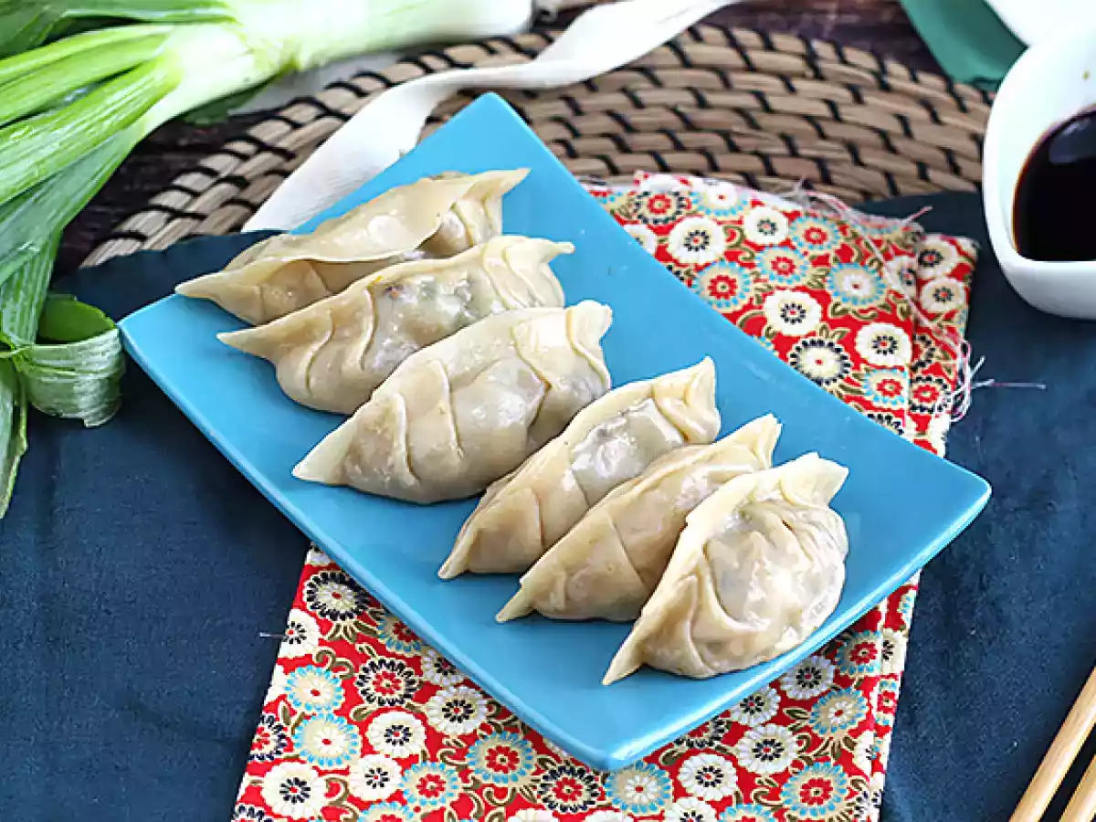 Gyoza mit Hächnchen, Karotten und Pilzen - foto 2