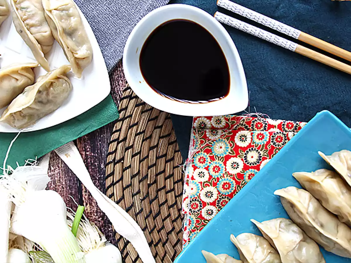 Gyoza mit Hächnchen, Karotten und Pilzen - foto 3