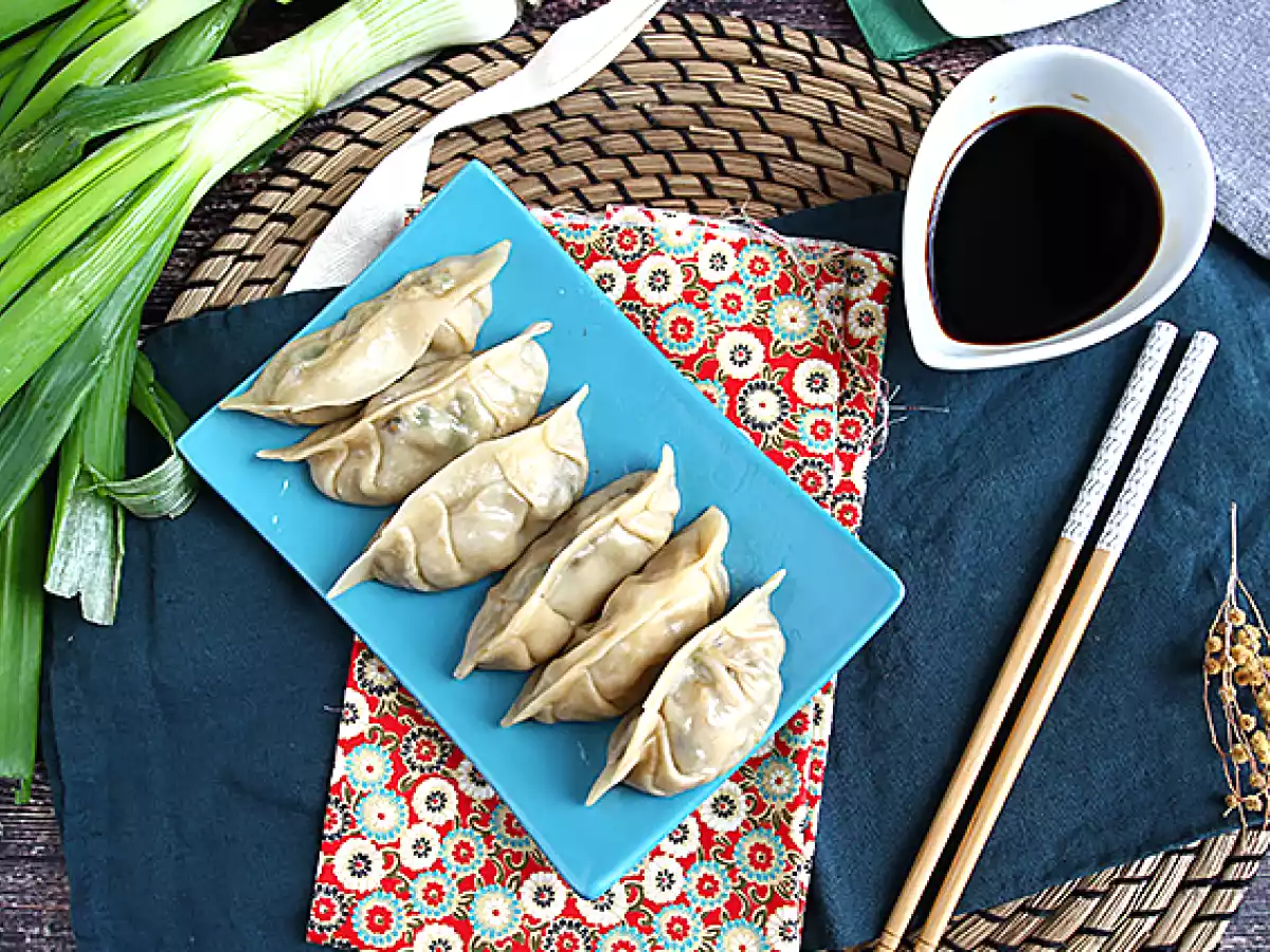Gyoza mit Hächnchen, Karotten und Pilzen - foto 6