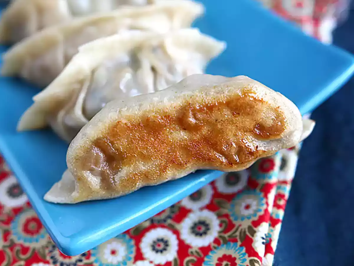 Gyoza mit Hächnchen, Karotten und Pilzen - foto 8