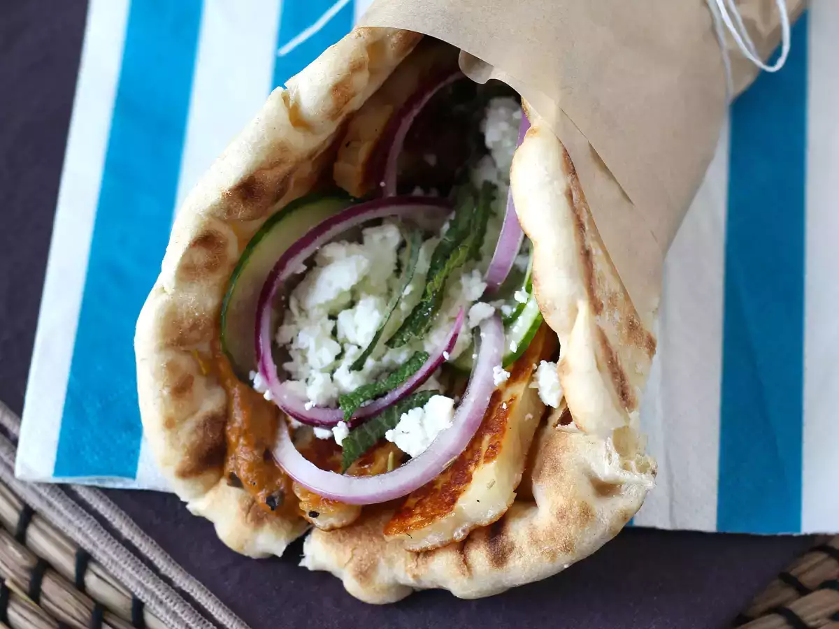 Gyros mit Halloumi, das griechische Sandwich in einer vegetarischen Version! - foto 3