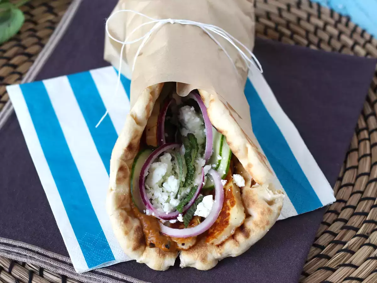 Gyros mit Halloumi, das griechische Sandwich in einer vegetarischen Version! - foto 5