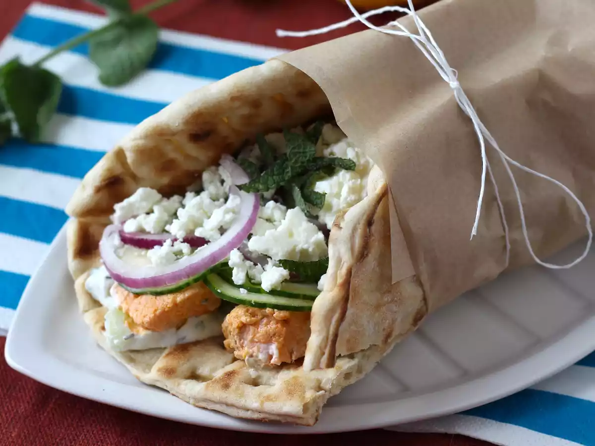 Gyros mit Lachs, das perfekte griechische Fischsandwich für den Sommer!