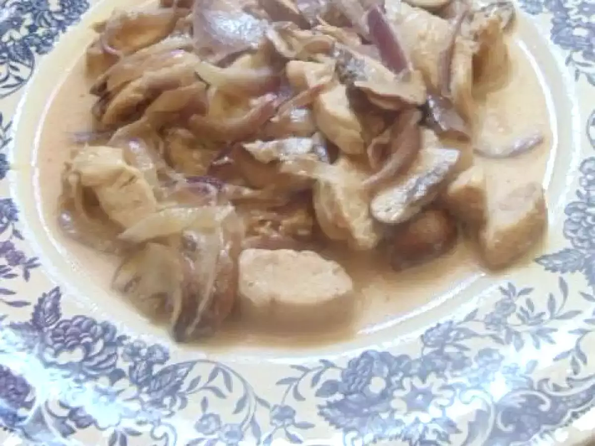 HÄHNCHEN-CHAMPIGNONEINTOPF MIT SAHNE