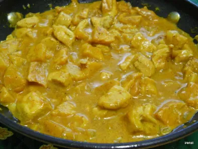 Hähnchen-Curry mit Kaki und Erdnüsse