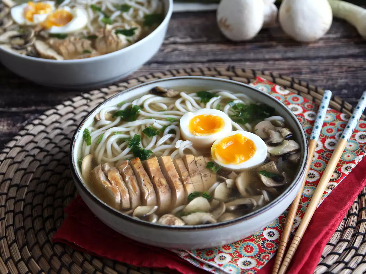 Hähnchen-Ramen: die einfache Version dieses ikonischen asiatischen Gerichts!