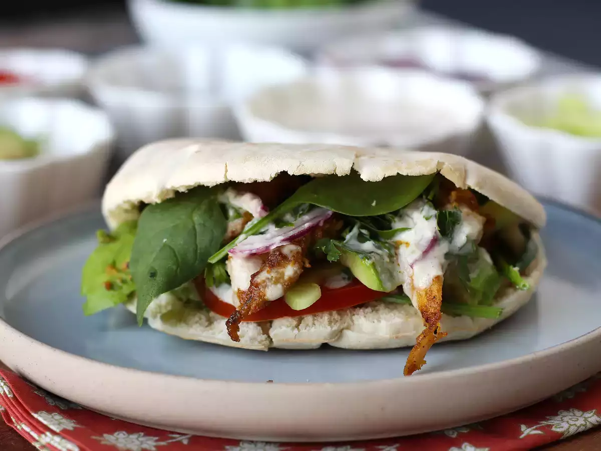 Hähnchen-Shawarma aus der Heißluftfritteuse mit Pita und Tahini-Sauce - foto 2