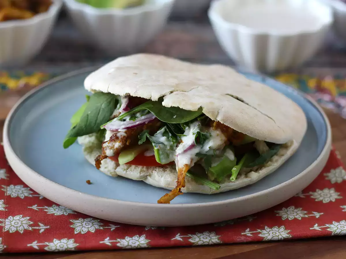Hähnchen-Shawarma aus der Heißluftfritteuse, Pita und Tahini-Sauce